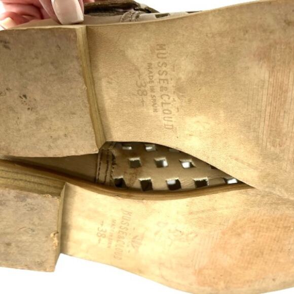 Anthro Musse & Cloud Caila Taupe Cutout Western Flat Ankle Booties Sz 38 / 7.5 - Picture 10 of 10